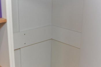 Шкаф угловой «Оксфорд» (Ривьера/Белый с рисунком) в Кедровом - kedrovyi.mebel54.com | фото